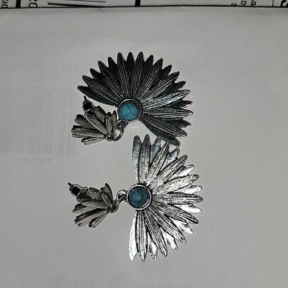 VINTAGE FAN LEAF  TURQUOISE EARINGS - Picture 3 of 3